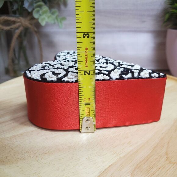 NEW Vintage Katherine Collection Gift Box Beaded Heart Valentine’s Day Med. BOX - Picture 7 of 8